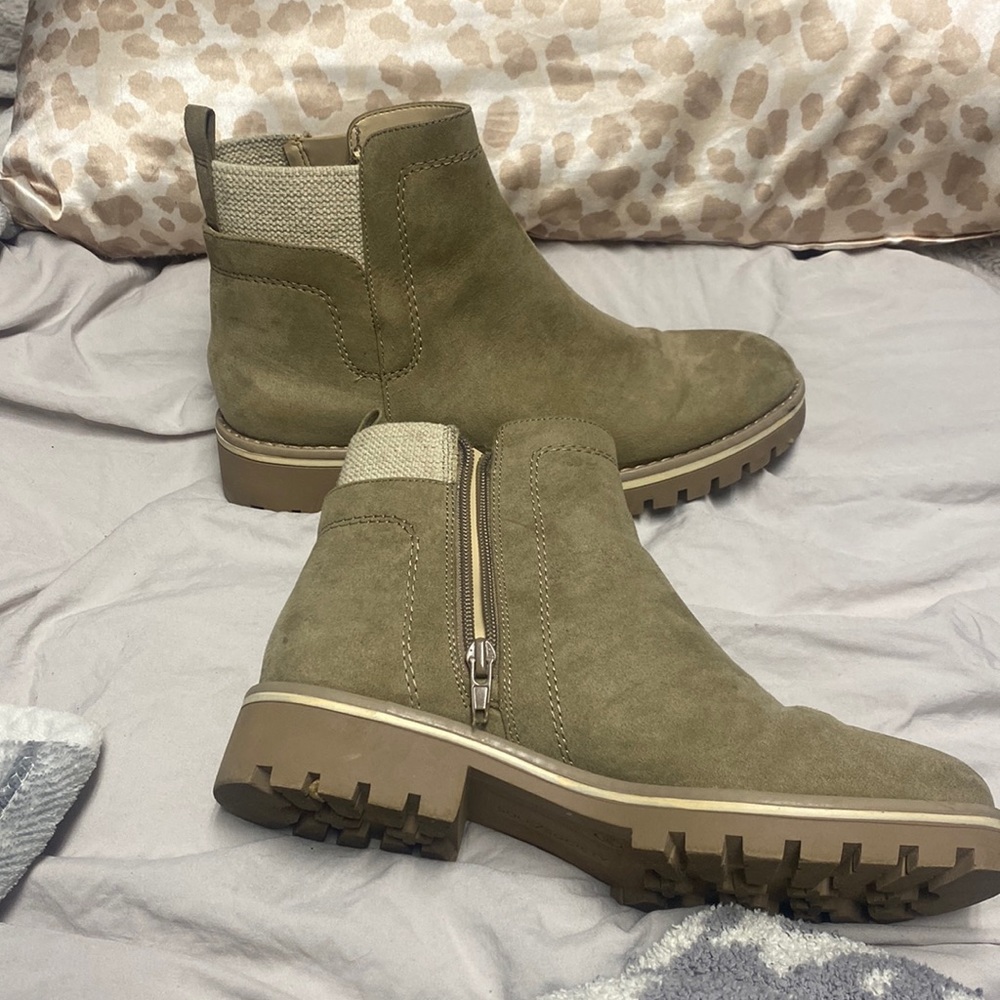 Beige Chelsea Boots